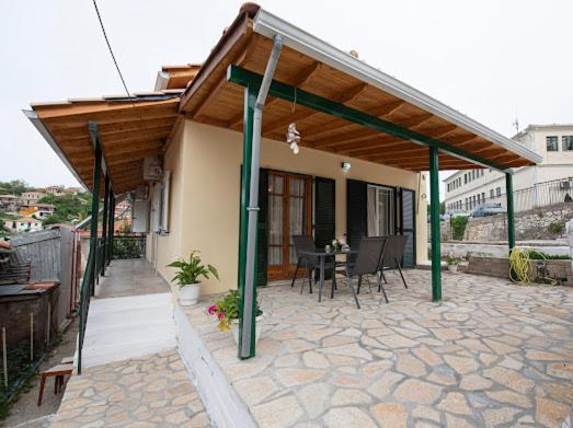 Christos Appartments Lazarata Экстерьер фото