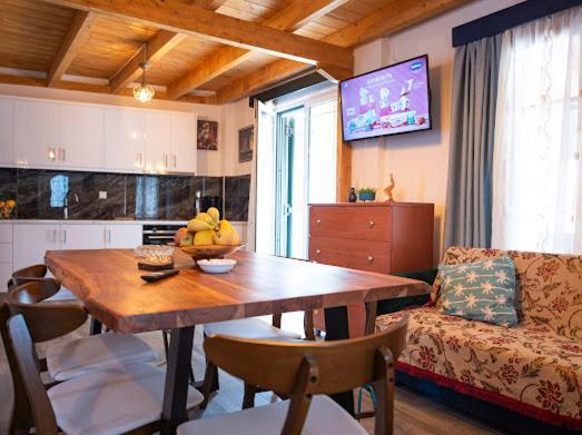 Christos Appartments Lazarata Экстерьер фото