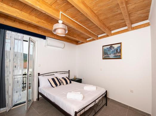 Christos Appartments Lazarata Экстерьер фото